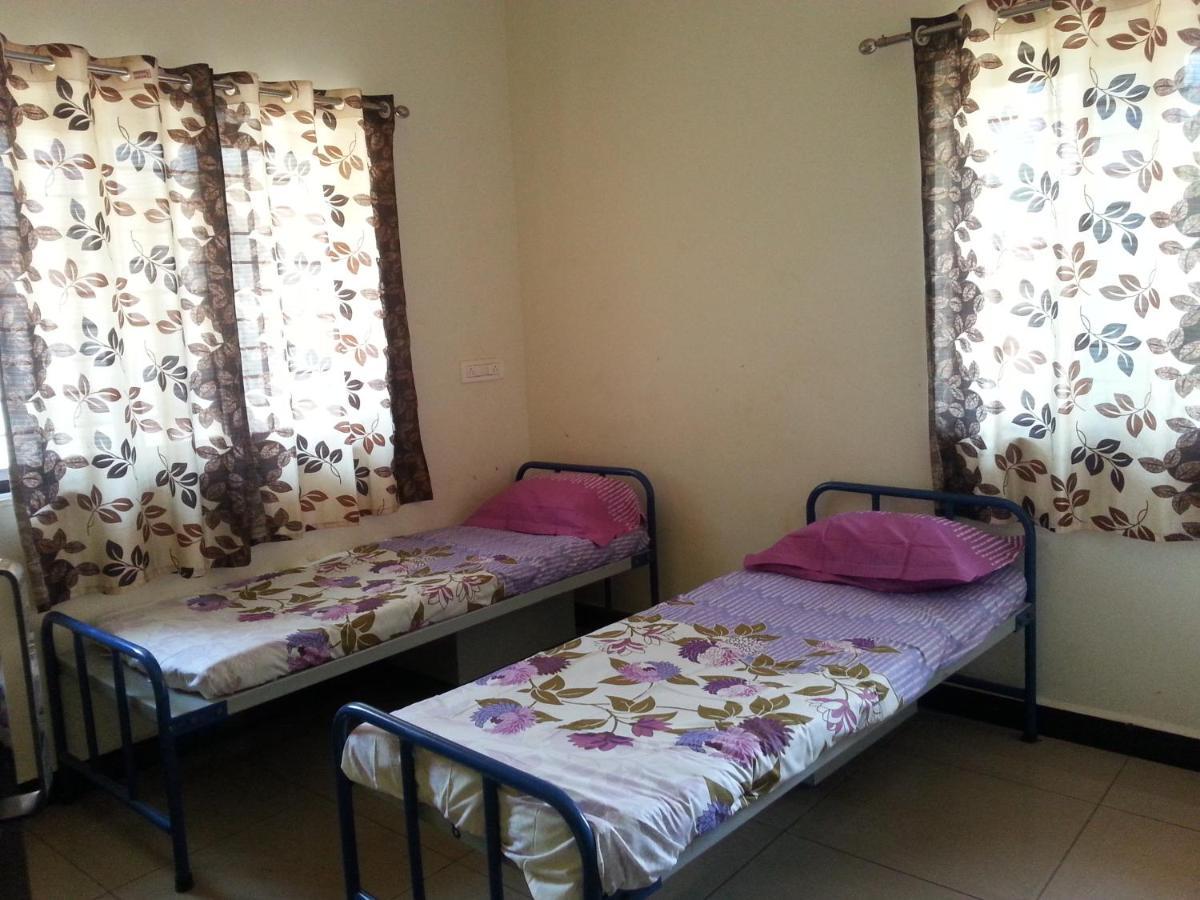 Hostel Nisarga Men'S Pg Dharwar Exterior foto